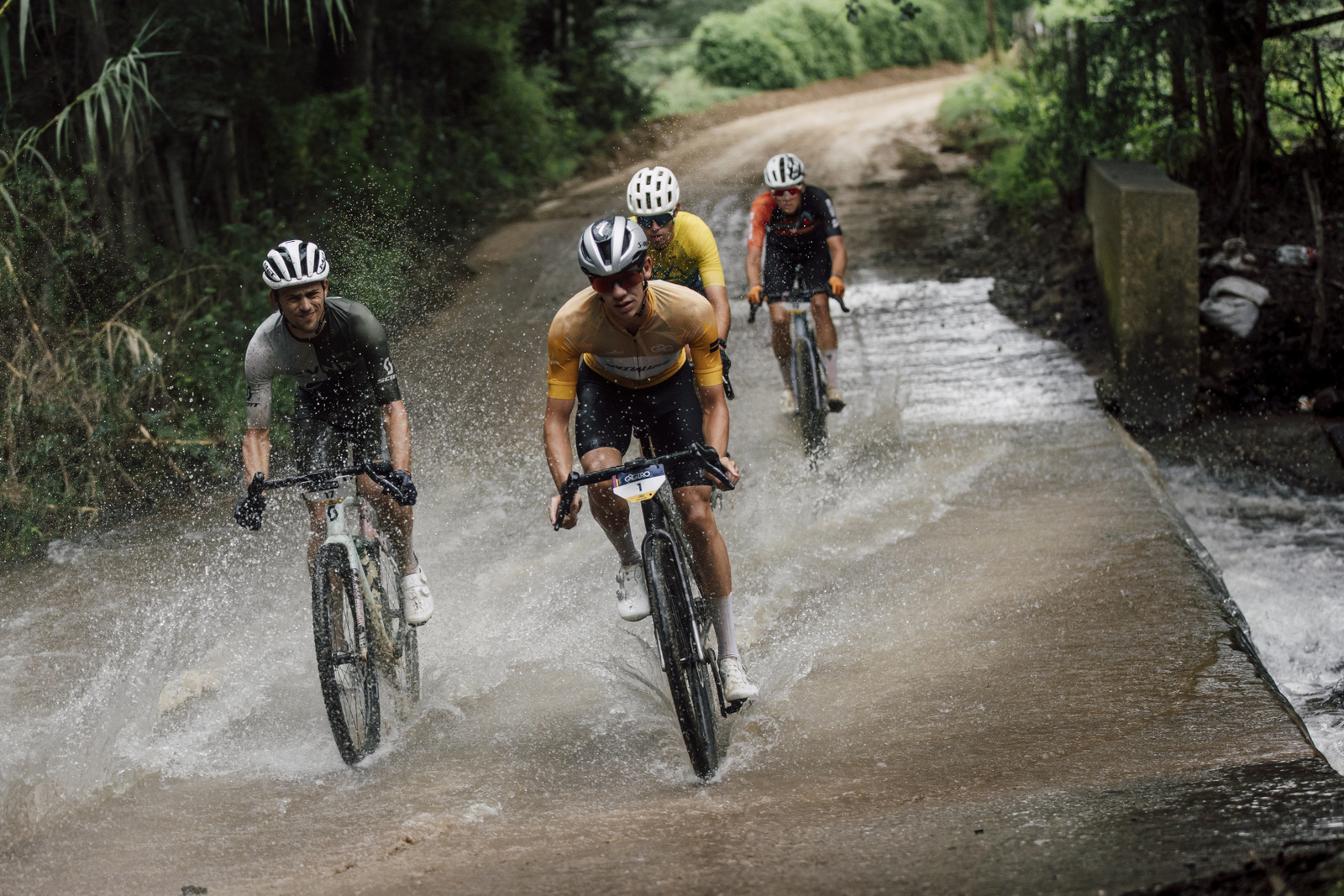 Competitive racing in the elite men’s and women’s categories, as well as in the age categories, created excitement throughout the field. Photo by Shift Media Co.