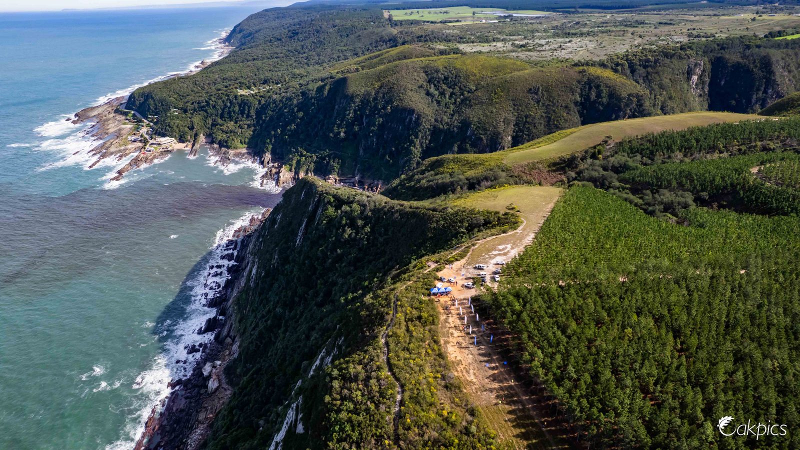 The water points on Stage 1 are superbly located, overlooking the Indian Ocean. Photo by Oakpics.com.