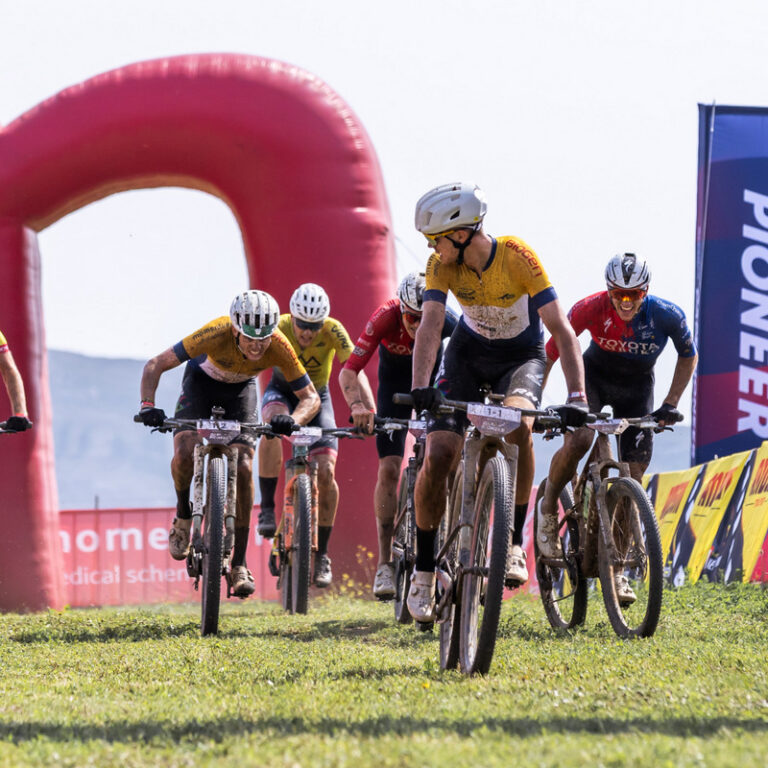 Marc Pritzen (leading) looking on as Felix Stehli (left), Lood Goosen (centre behind Pritzen), and Ignatius du Preez (right) surge for the Stage 2 finish line. Photo by Oakpics.com.
